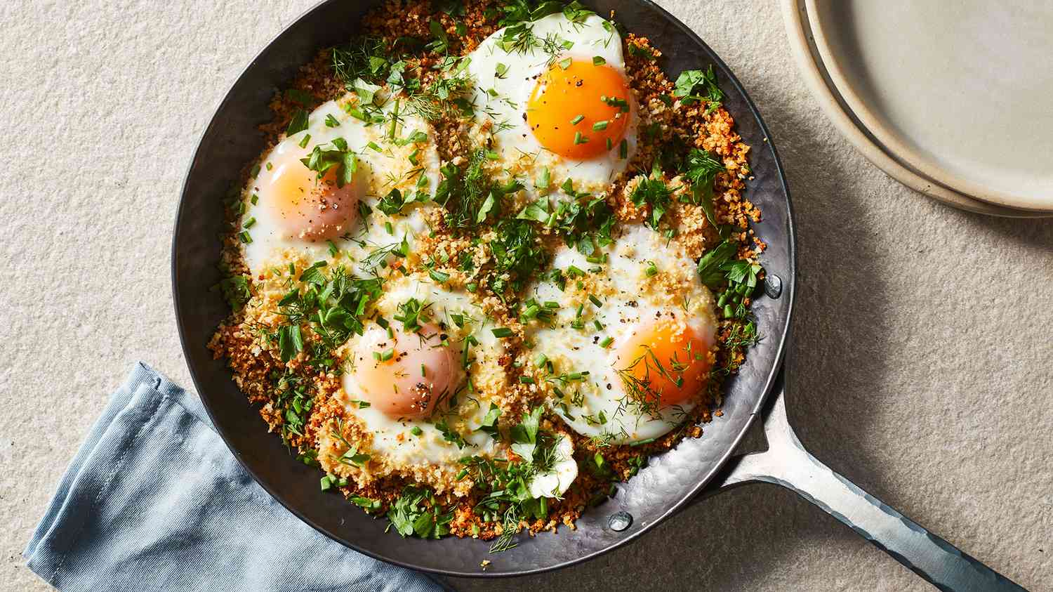 Breakfast ideas with eggs - Crunchy Skillet Eggs With Herbs