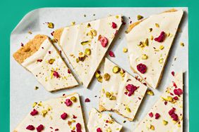 christmas-baking-pistachio-white-chocolate-bark