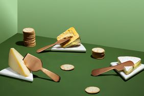 cheeses with crackers