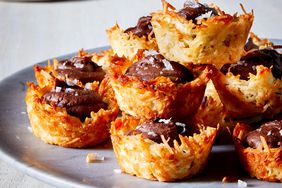 healthy-recipes-chocolate -coconut-tartlets-1018BFY