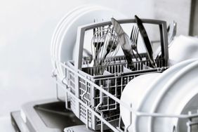 dishwasher-leaving-white-residue-GettyImages-1458698812