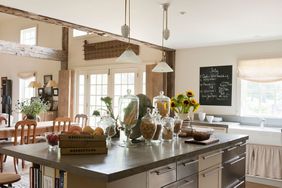 Farmhouse kitchen decor ideas - modern farmhouse kitchen