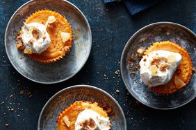 ginger-pumpkin-mini-pies-speculoos-crust-tout-realsimple