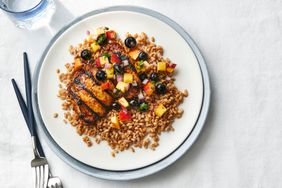 grilled-chicken-blueberry-peach-salsa-realsimple-0722DIN_421-4