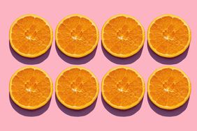 orange-benefits: slices of orange on a pink background