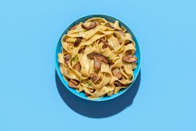 how-to-cook-pasta-in-a microwave-GettyImages-1463637437