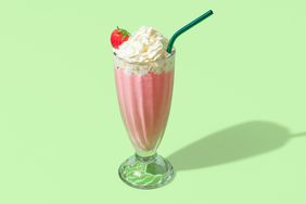 how-to-make-a-milkshake-GettyImages-1473052054