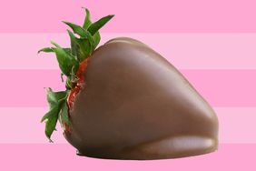 How to make chocolate-covered strawberries: Recipe, guide, and steps (with illustrations)