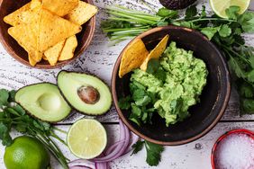 how to make guacamole: guacamole ingredients