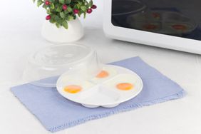 microwave-eggs-GettyImages-526601445