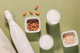 oat-vs-almond-milk-AdobeStock_634901096