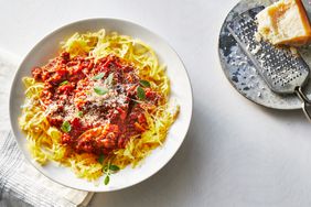 slow-cooker-spaghetti-squash-ragu-0920DIN_1967_B